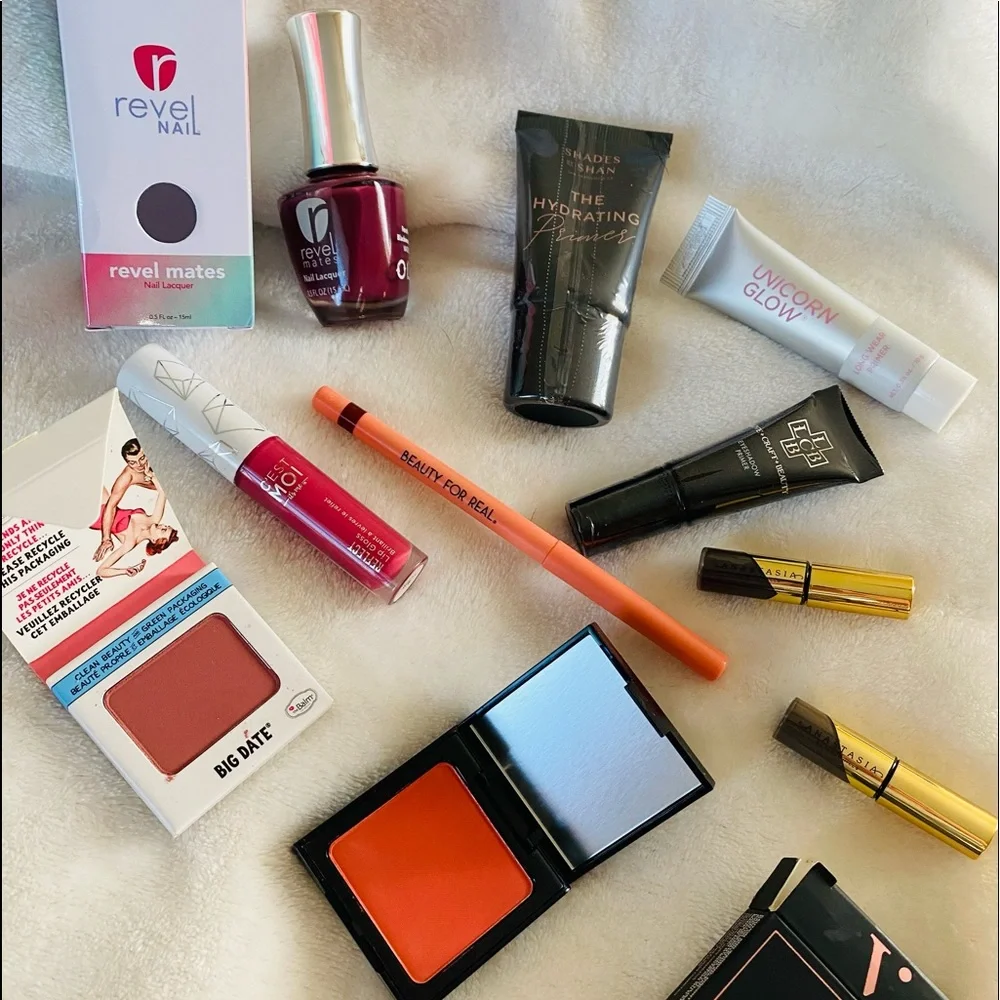 Makeup Bundle! - Picture 2 of 3